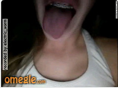 Omegle girl in braces play game